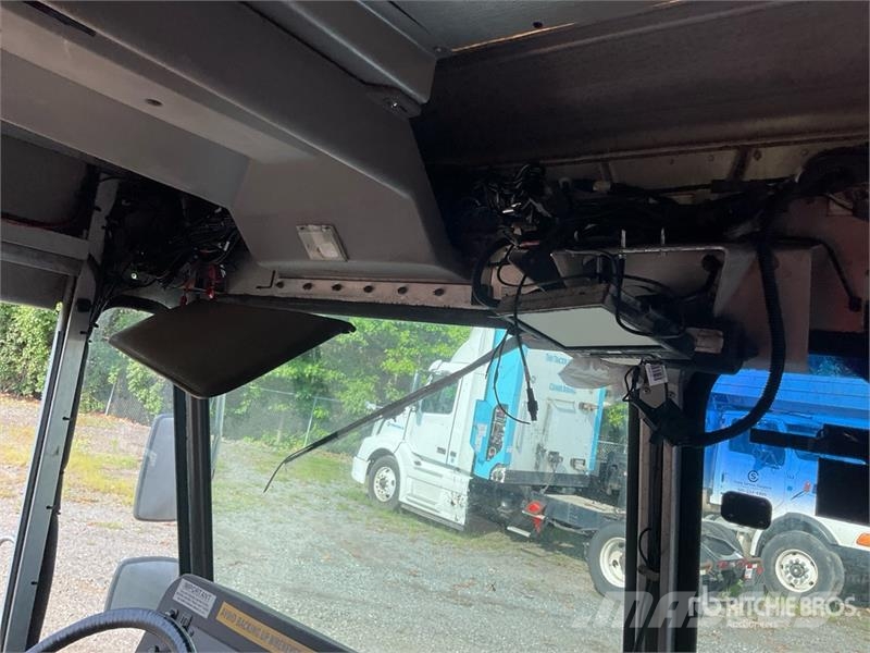 Freightliner MT45 Caixa fechada