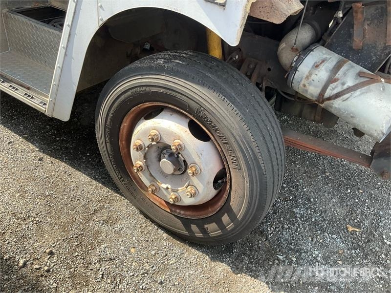 Freightliner MT45 Caixa fechada