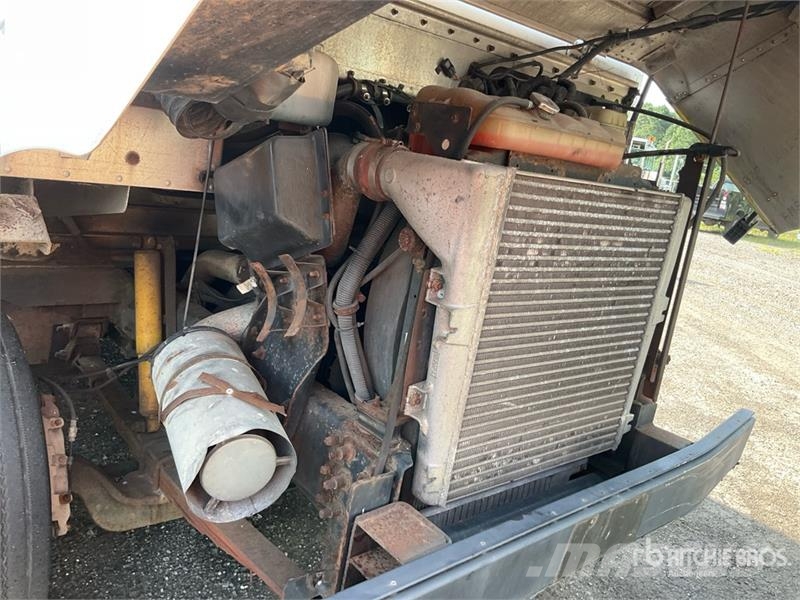 Freightliner MT45 Caixa fechada