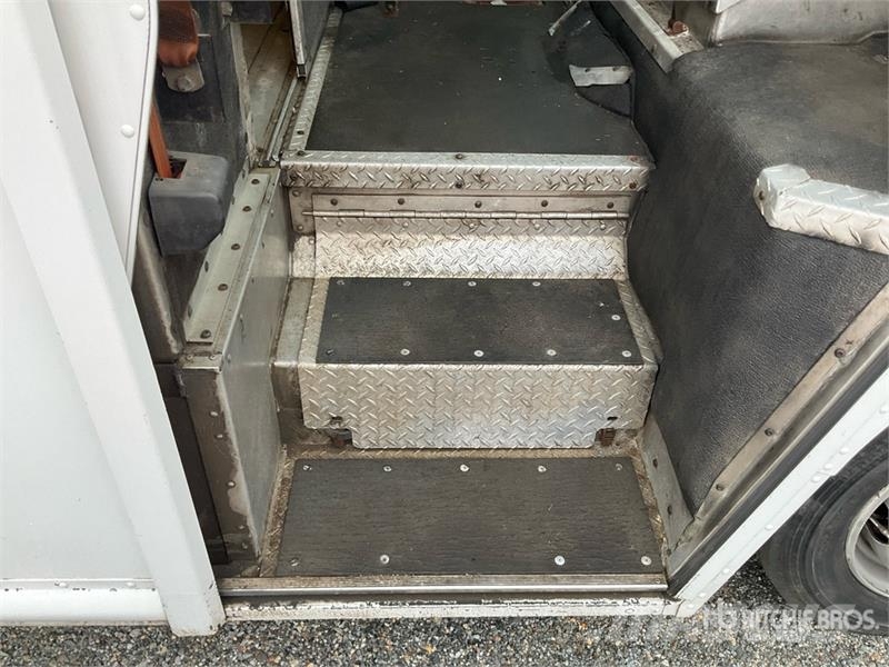 Freightliner MT45 車廂