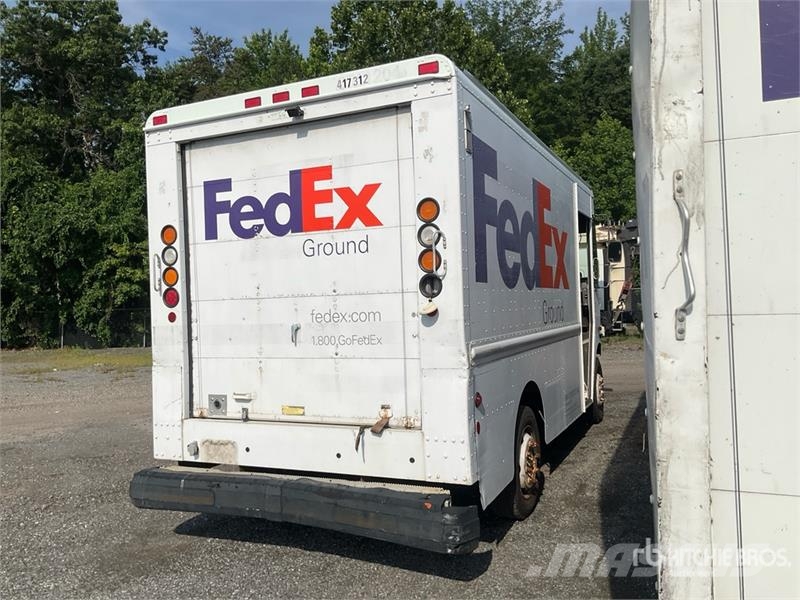 Freightliner MT45 Caixa fechada