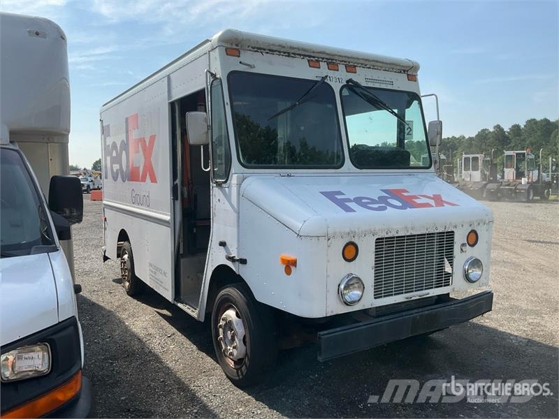 Freightliner MT45 Caixa fechada