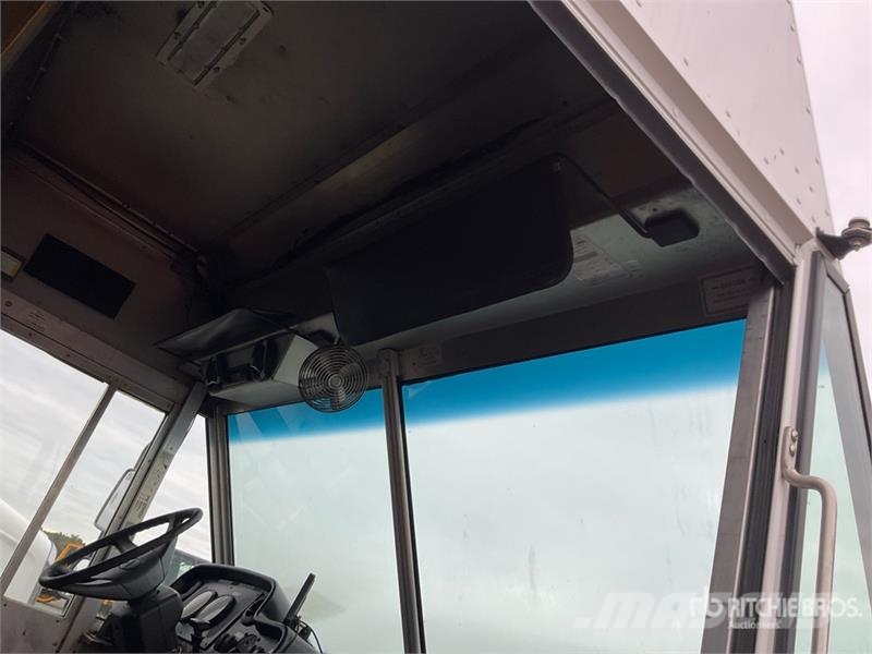 Freightliner MT45 車廂