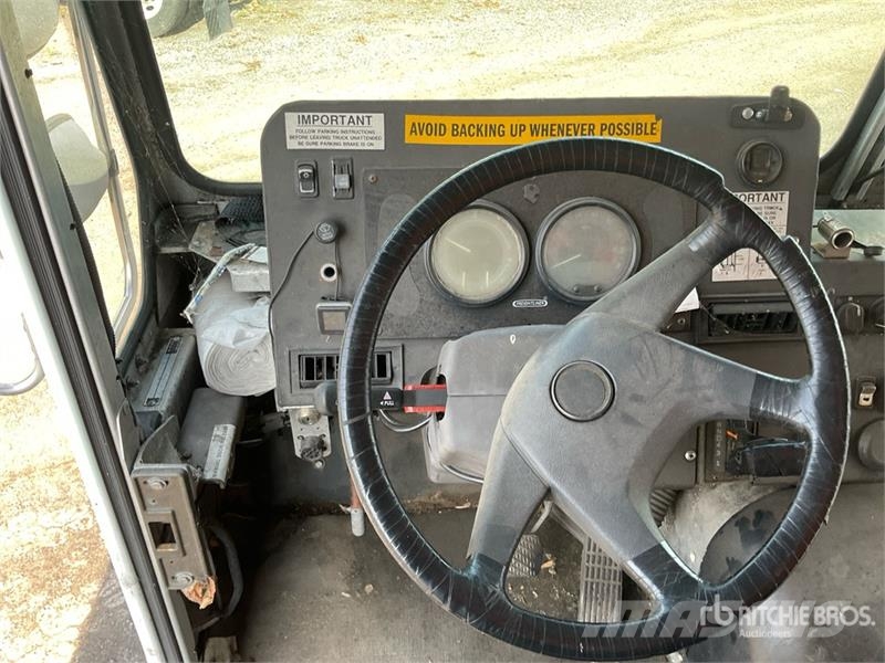 Freightliner MT45 Caixa fechada