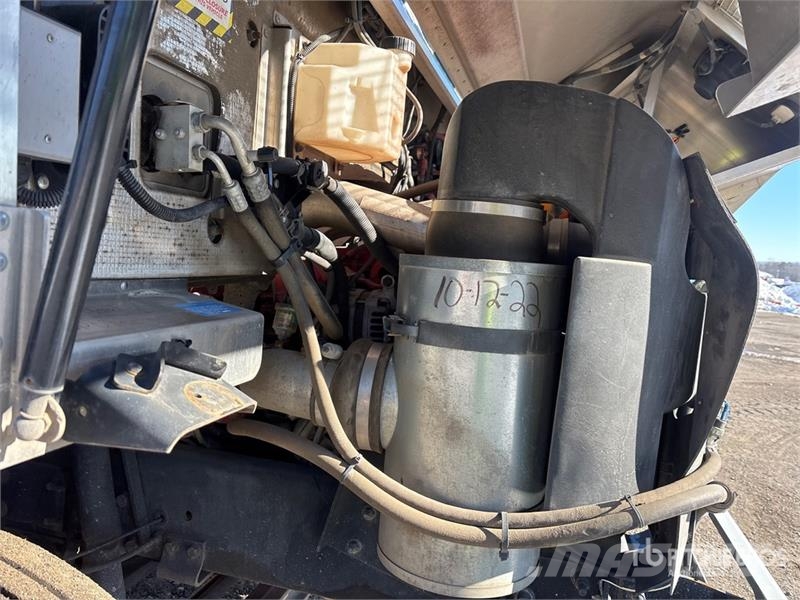 Freightliner MT55 هيكل صندوقي