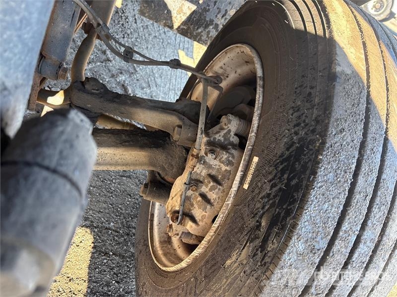 Freightliner MT55 هيكل صندوقي