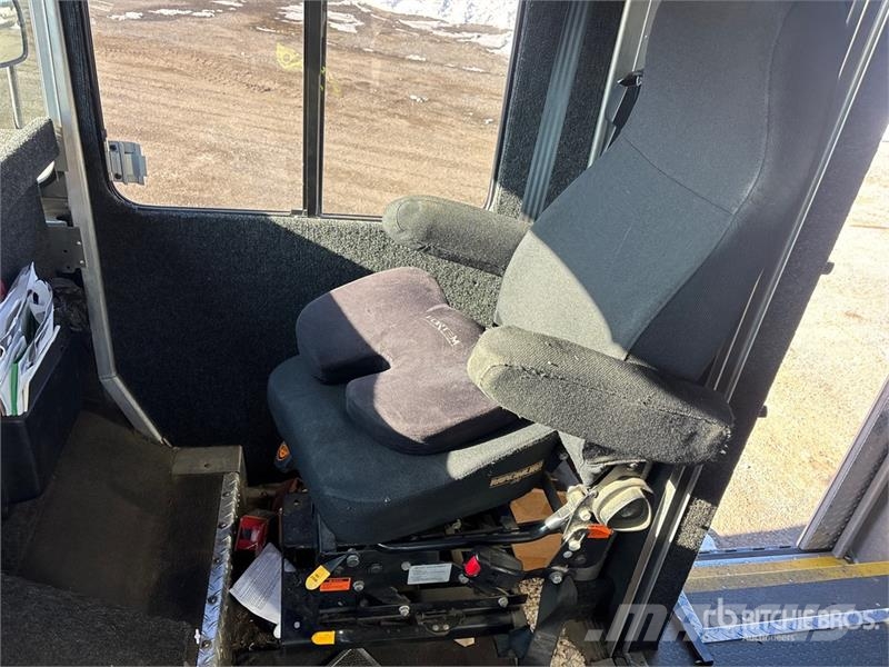 Freightliner MT55 هيكل صندوقي