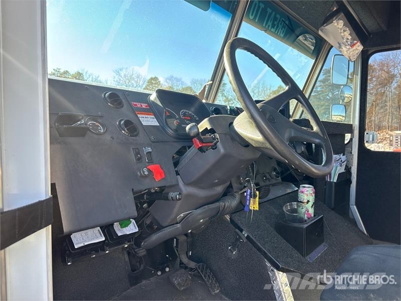 Freightliner MT55 هيكل صندوقي