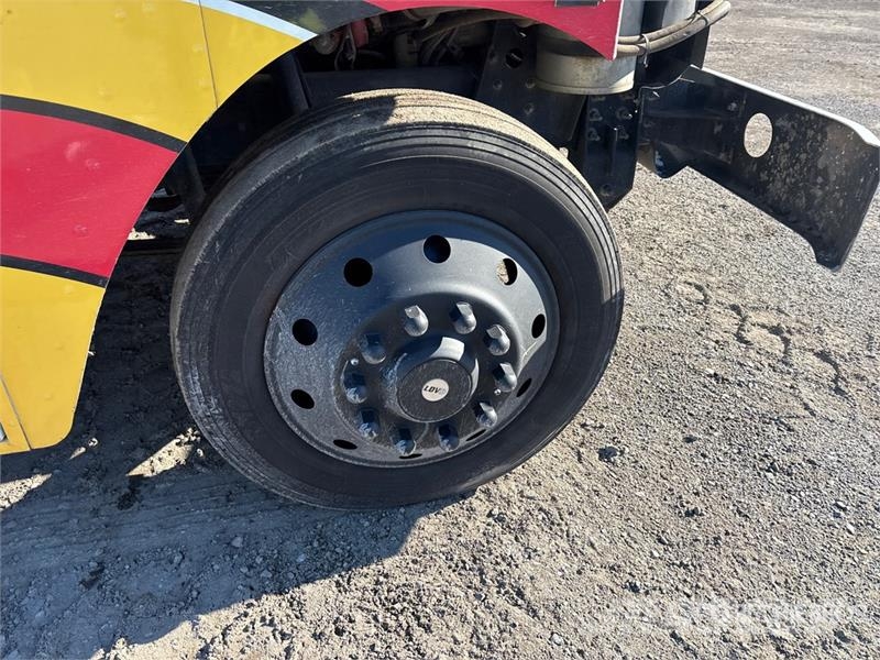 Freightliner MT55 هيكل صندوقي