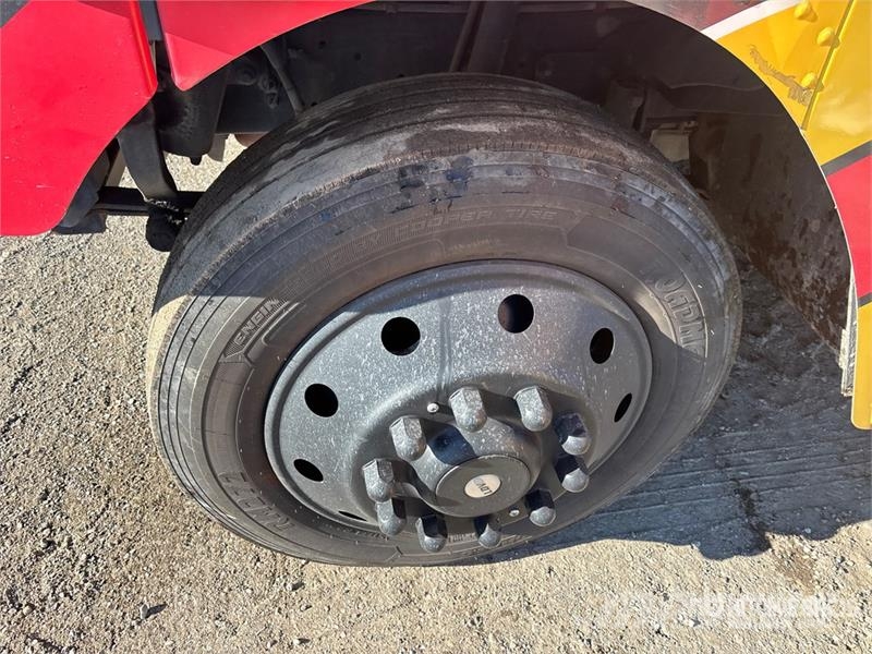 Freightliner MT55 هيكل صندوقي