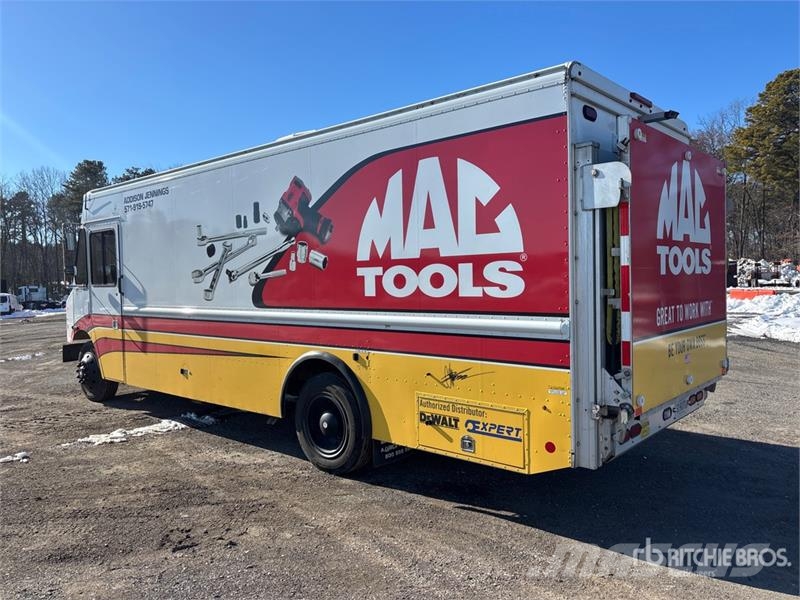 Freightliner MT55 هيكل صندوقي