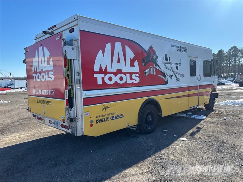Freightliner MT55 هيكل صندوقي