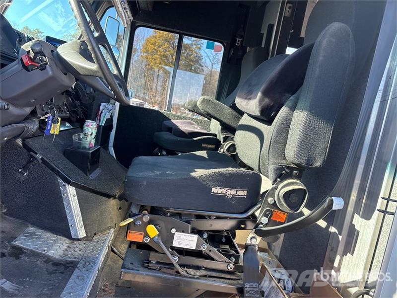 Freightliner MT55 هيكل صندوقي