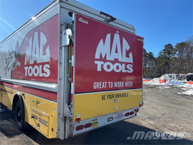 Freightliner MT55 هيكل صندوقي
