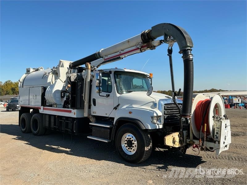 Freightliner V312LXHA on Freightliner 114SD 6x4 Vacuum Excavato Kombinētās vakumsūkņa mašīnas
