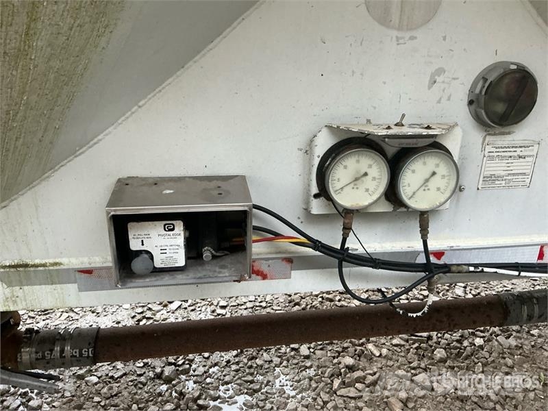 Fruehauf 1000 cft T/A Pneumatic Bulk Trailer (Inoperable) Otros remolques