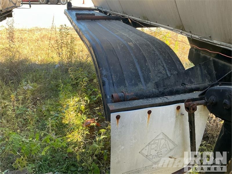 Fruehauf TEH-F2-R-7000 7000 gal Asphalt Tank Trailer Prikolice cisterne