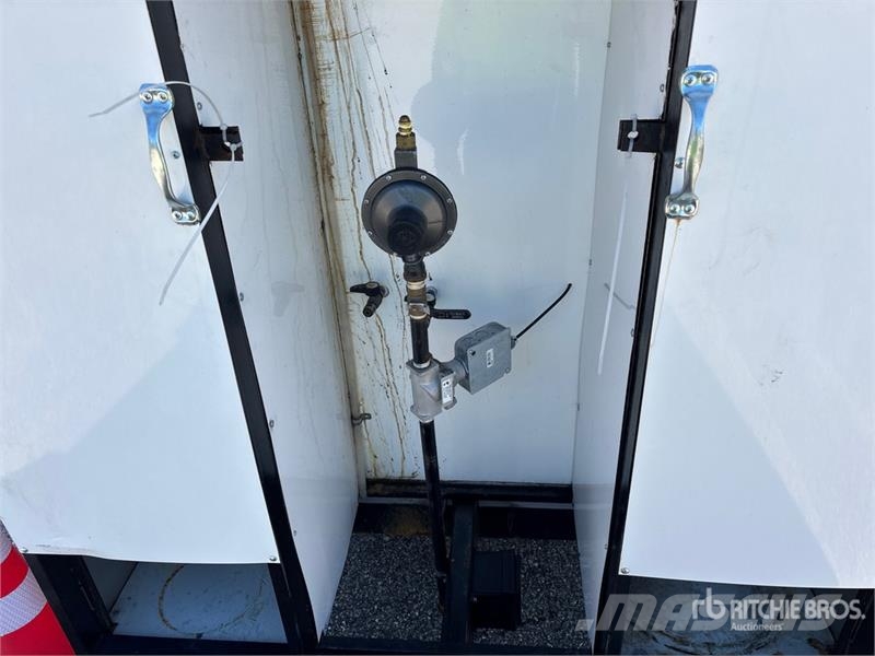  FUD 14 ft T/A Food Concession Trailer Andre hengere