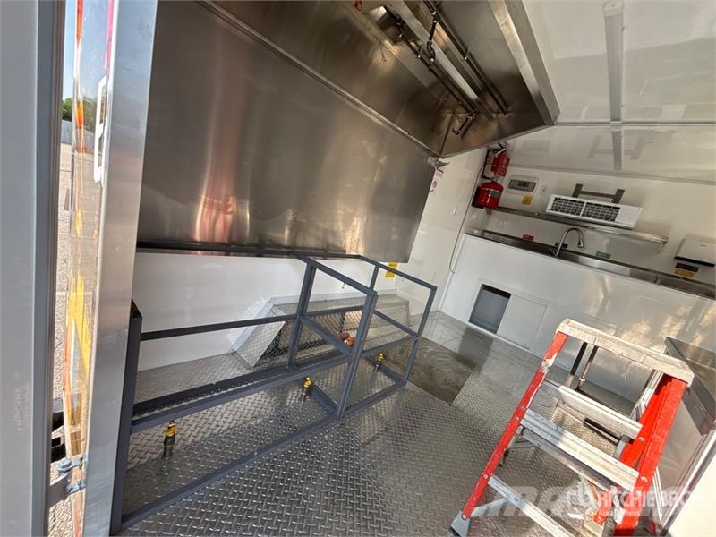  FUD 14 ft T/A Food Concession Trailer Andre hengere