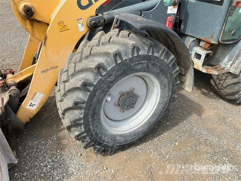 Gehl AL650 لوادر بعجل