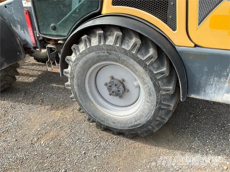 Gehl AL650 لوادر بعجل
