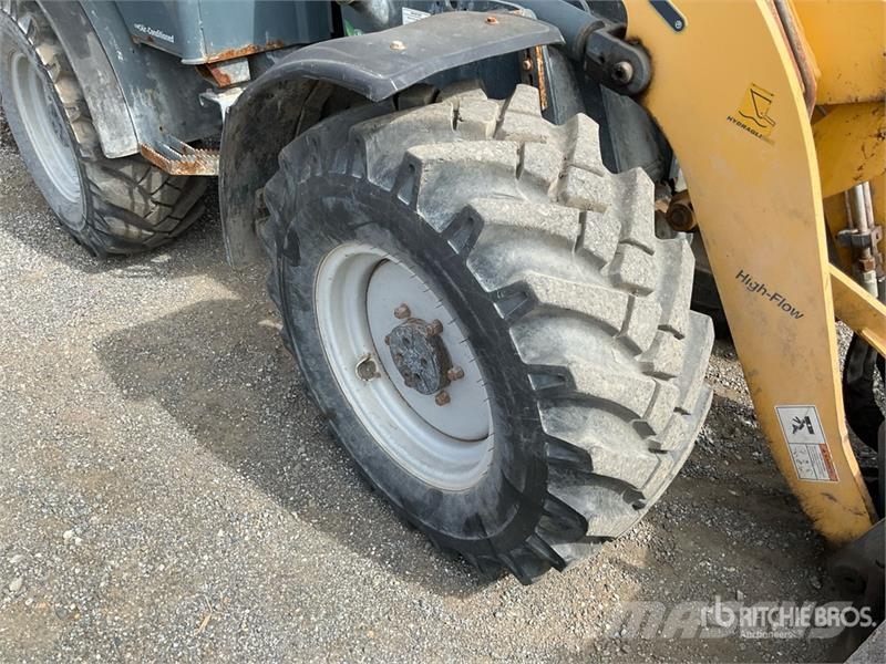 Gehl AL650 لوادر بعجل