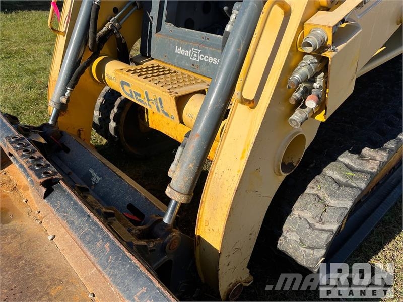 Gehl RT215 Two-Speed High Flow Compact Track Loader Smykem řízené nakladače
