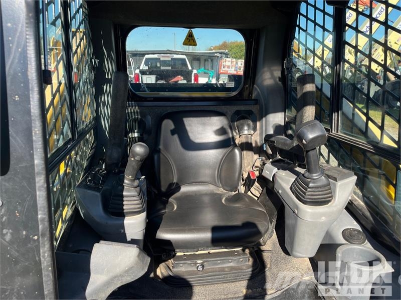 Gehl RT215 Two-Speed High Flow Compact Track Loader Smykem řízené nakladače