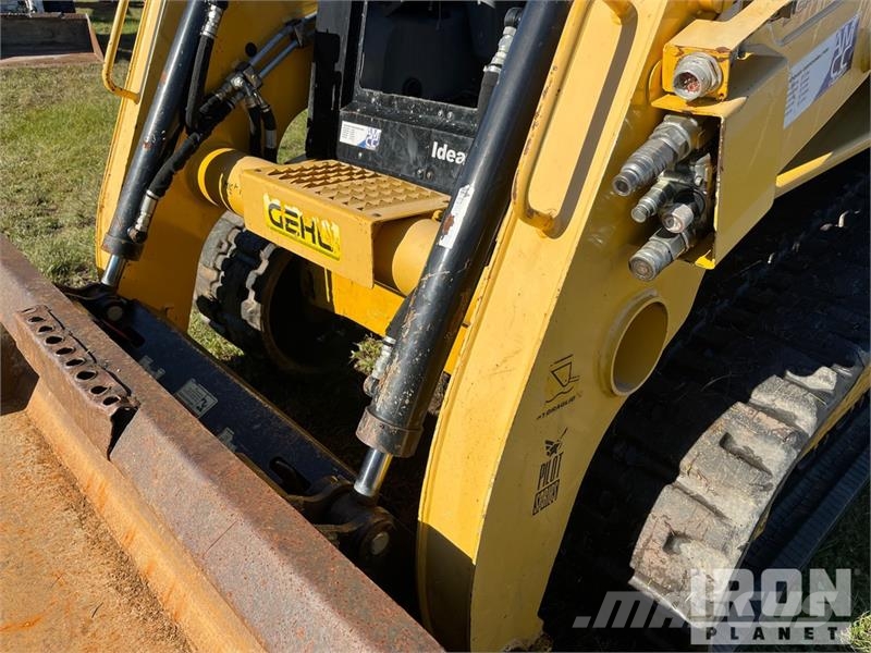 Gehl RT215 Two-Speed High Flow Compact Track Loader Smykem řízené nakladače