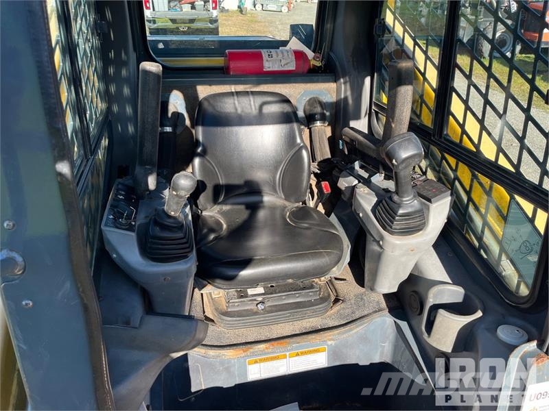 Gehl RT215 Two-Speed High Flow Compact Track Loader Smykem řízené nakladače