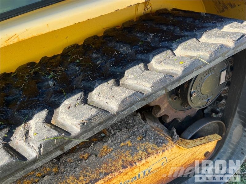 Gehl RT215 Two-Speed High Flow Compact Track Loader Smykem řízené nakladače
