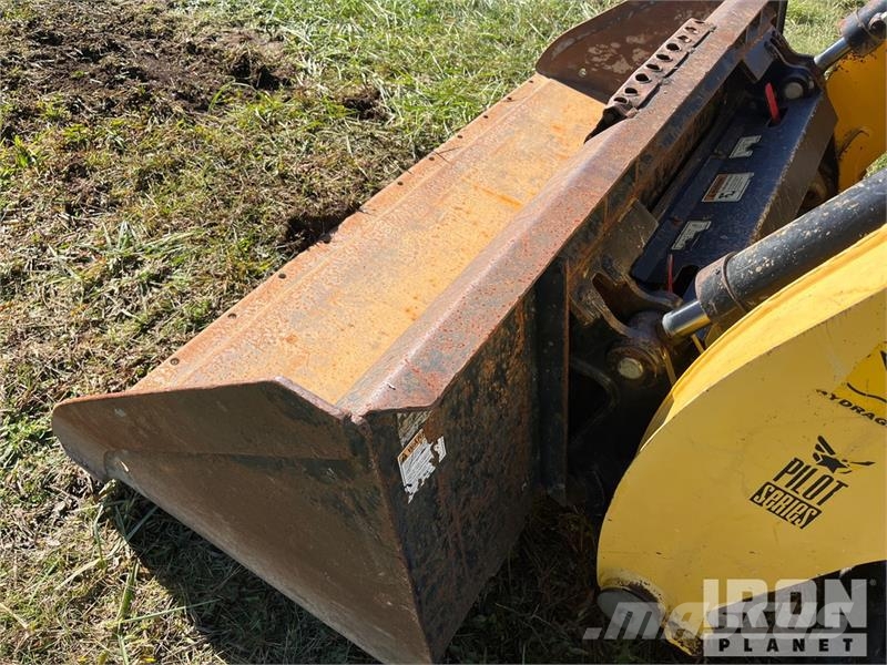 Gehl RT215 Two-Speed High Flow Compact Track Loader Smykem řízené nakladače