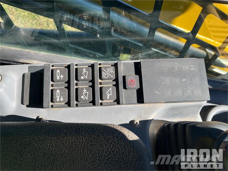 Gehl RT215 Two-Speed High Flow Compact Track Loader Smykem řízené nakladače