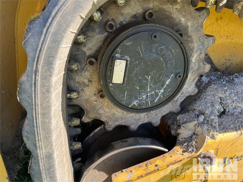 Gehl RT215 Two-Speed High Flow Compact Track Loader Smykem řízené nakladače