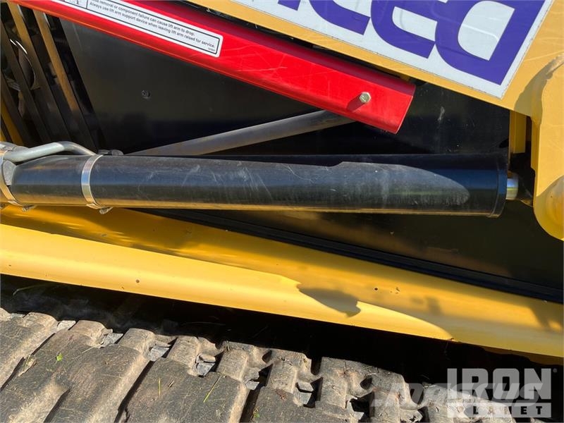 Gehl RT215 Two-Speed High Flow Compact Track Loader Smykem řízené nakladače