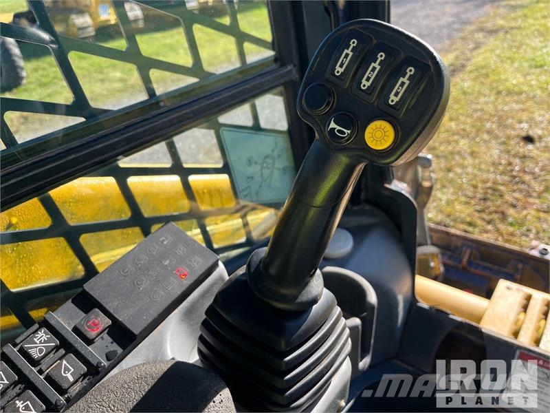 Gehl RT215 Two-Speed High Flow Compact Track Loader Smykem řízené nakladače