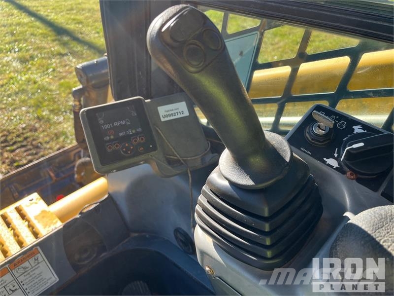Gehl RT215 Two-Speed High Flow Compact Track Loader Smykem řízené nakladače