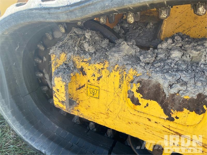 Gehl RT215 Two-Speed High Flow Compact Track Loader Smykem řízené nakladače