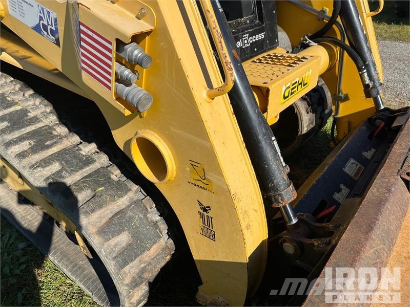 Gehl RT215 Two-Speed High Flow Compact Track Loader Smykem řízené nakladače