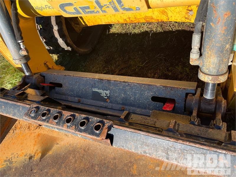 Gehl RT215 Two-Speed High Flow Compact Track Loader Smykem řízené nakladače