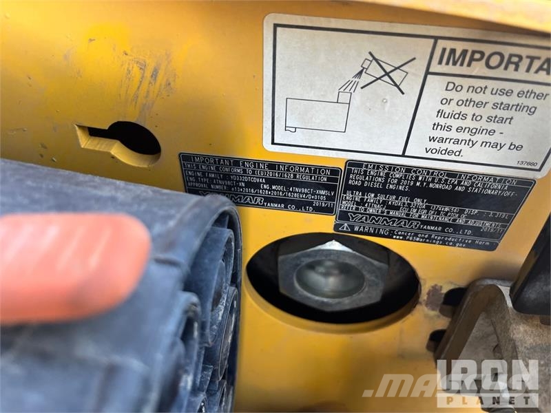 Gehl RT215 Two-Speed High Flow Compact Track Loader Smykem řízené nakladače