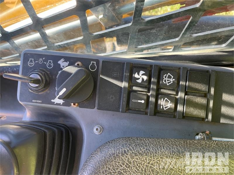 Gehl RT215 Two-Speed High Flow Compact Track Loader Smykem řízené nakladače