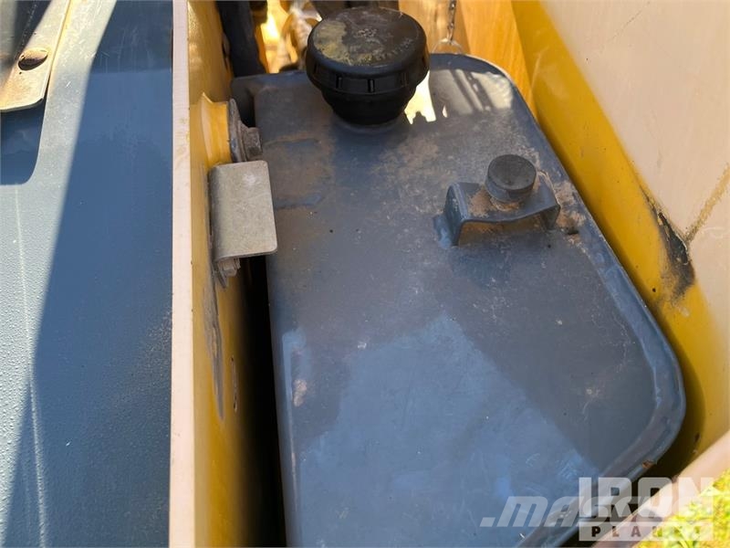 Gehl RT215 Two-Speed High Flow Compact Track Loader Smykem řízené nakladače