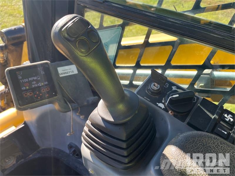 Gehl RT215 Two-Speed High Flow Compact Track Loader Smykem řízené nakladače