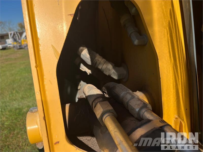 Gehl RT215 Two-Speed High Flow Compact Track Loader Smykem řízené nakladače