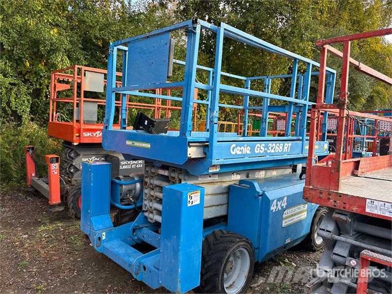 Genie GS-3268 RT 4x4 Dual Fuel Scissor Lift Šķerveida pacēlāji