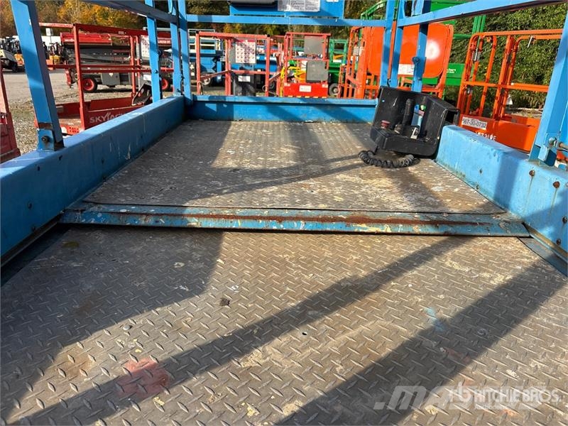 Genie GS-3268 RT 4x4 Dual Fuel Scissor Lift Šķerveida pacēlāji