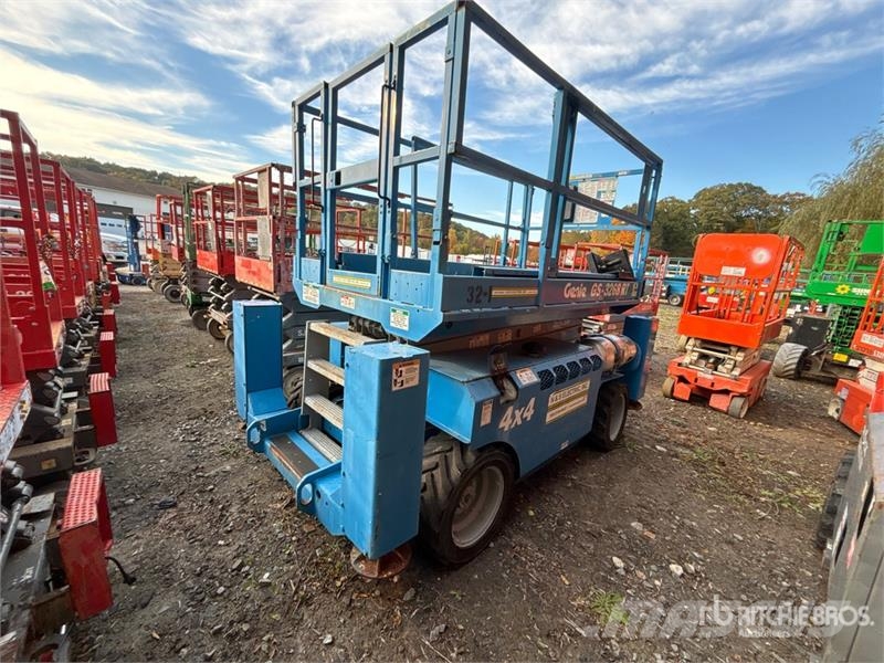 Genie GS-3268 RT 4x4 Dual Fuel Scissor Lift Šķerveida pacēlāji