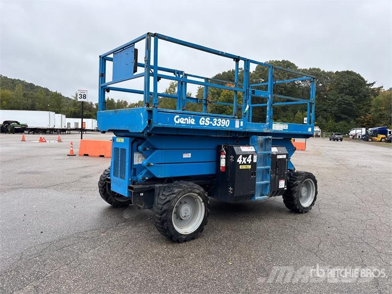 Genie GS-3390 رافعات مقصية الشكل