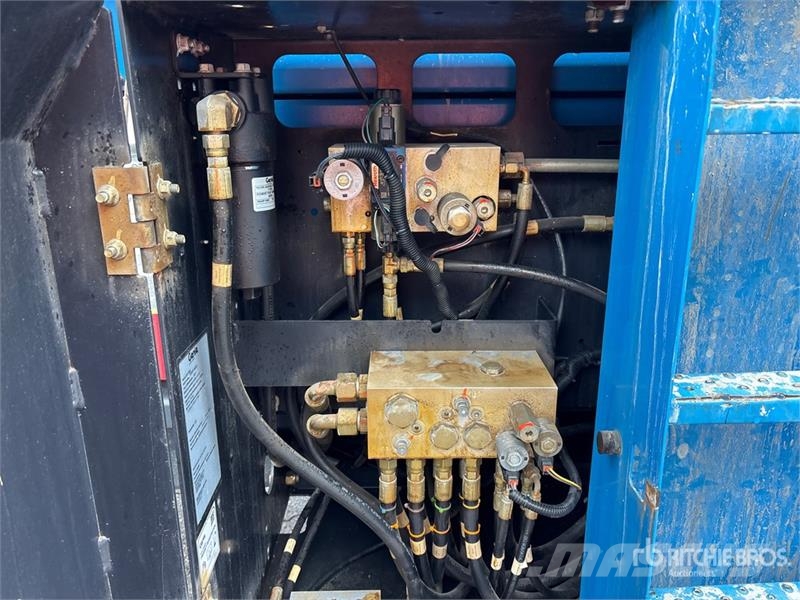Genie GS-3390 رافعات مقصية الشكل